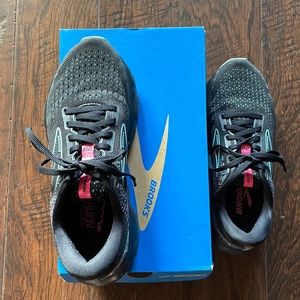 Brooks Black Glycerin size 8 running shoes